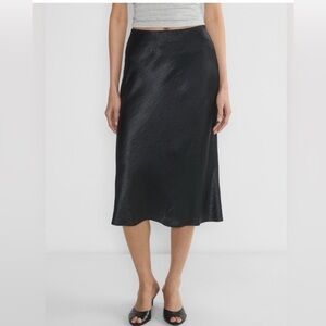 Wilfred Aritzia Classic 100% silk Black Midi Skirt